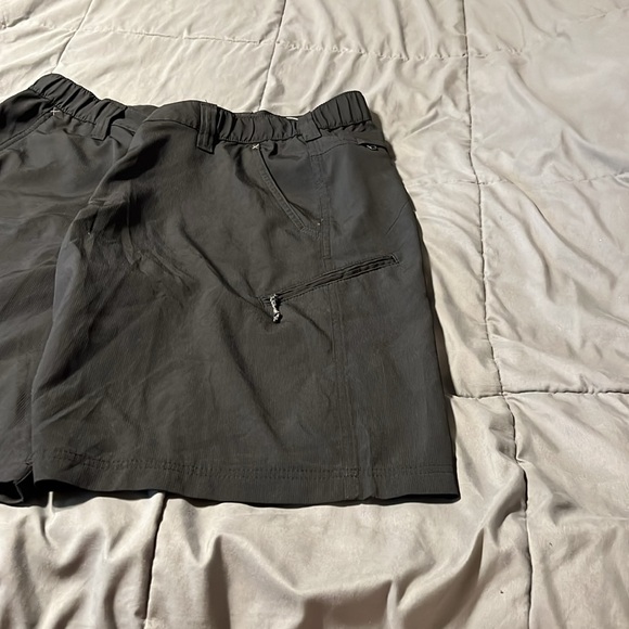 Men’s golf shorts one pair of black and one pair of dark gray - Picture 3 of 15